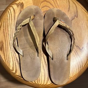 Women’s Rainbow flip flip tan great condition size 8.5-9.5 color sierra brown